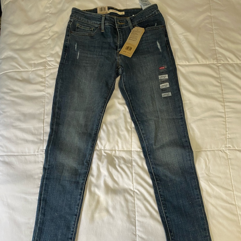Levi’s 711 skinny jeans